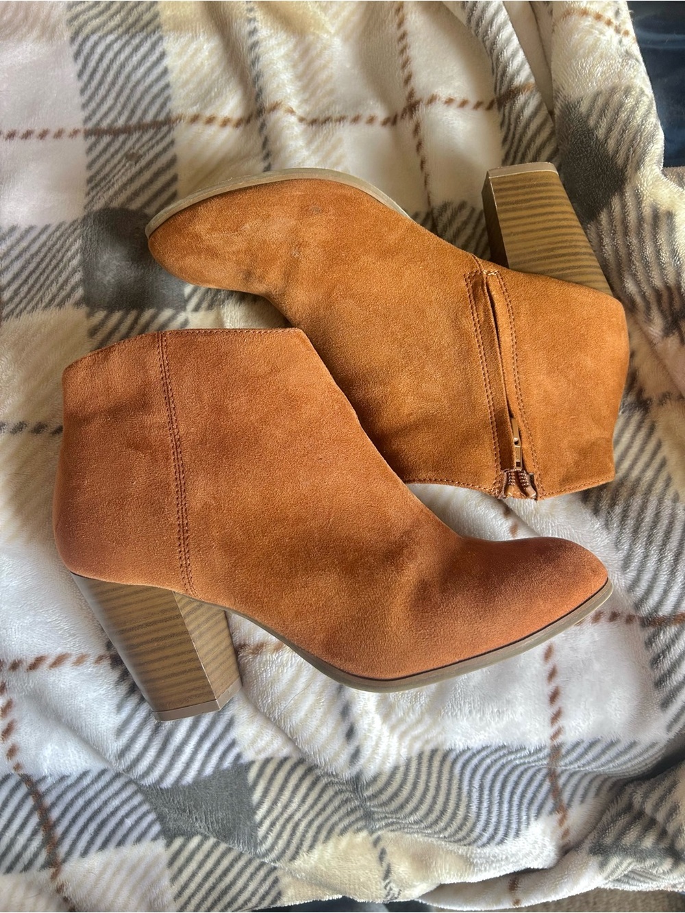 Women’s Suede Ankle Bootie in brown/orange